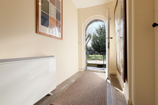 Flat 2, 47, Ivanhoe, Second Avenue, Frinton-on-Sea photo 2