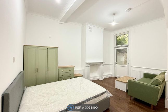 Flat A, Fairfield Street, London photo 3