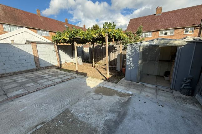 29a Grove Road West, Enfield photo 2