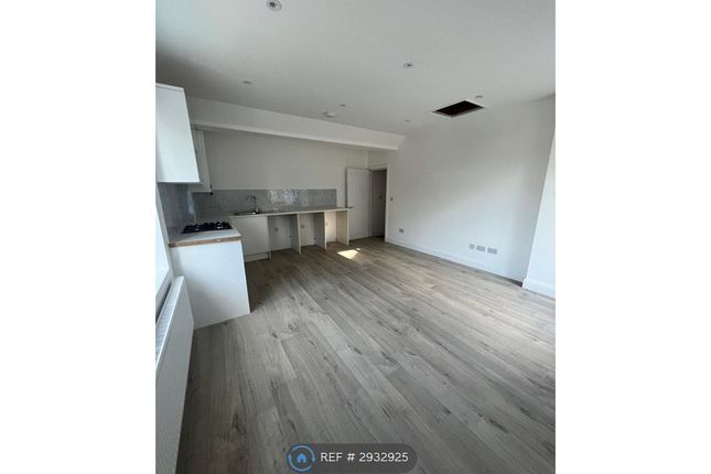 Banstead Road, Caterham photo 2