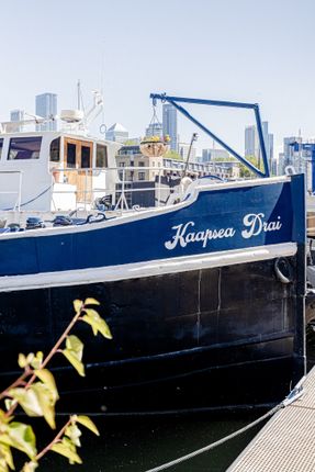 Kaapsea Drai, South Dock Marina, Rope Street, London photo 2