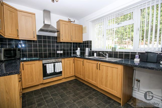 43, Hoveton Place, Badersfield photo 2