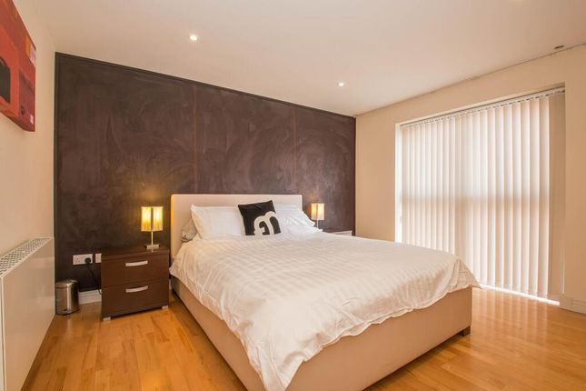 Norbury Crescent, London photo 4