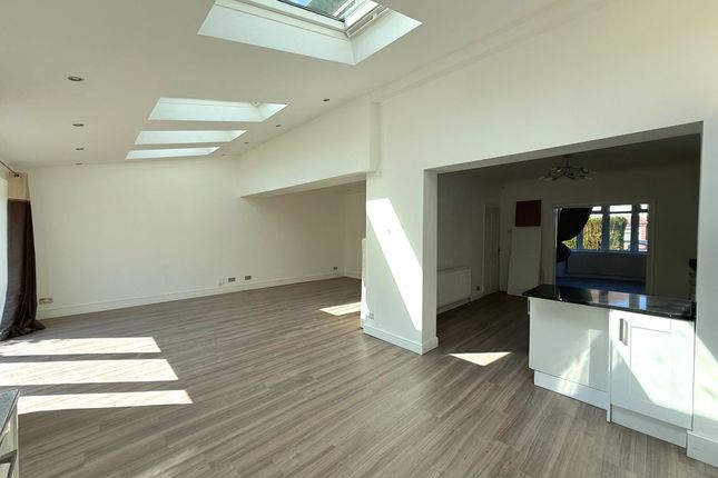 29 Avonlea Road, Sale photo 4