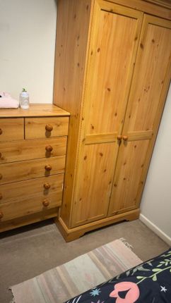 7, Pickwick Close, Hounslow photo 2
