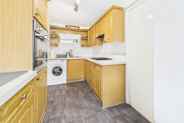 60, Robin Way, Reading photo 3