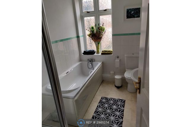 Flat, High St Upton, Northampton photo 5