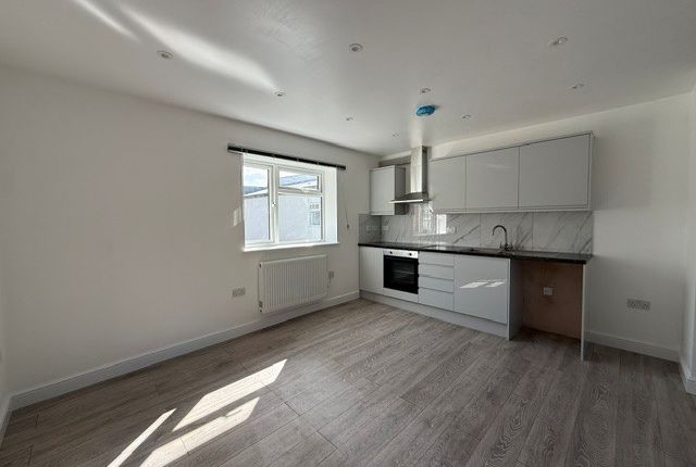 Flat 4, Chatham photo 2