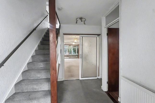 40, Windmill Avenue, St. Albans photo 2