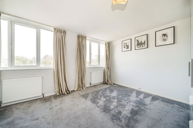 Silver Tree Close, Walton-On-Thames photo 5