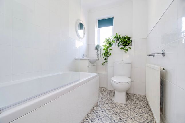 11, Alkham Close, Margate photo 4