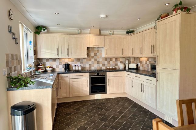 3 Riviera Close, Helston photo 3