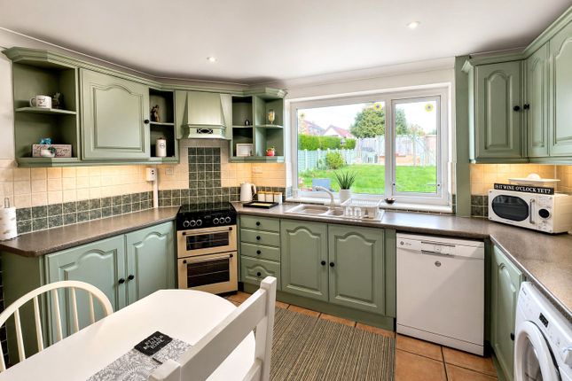 14, Avenue Road, Staffordshire photo 4