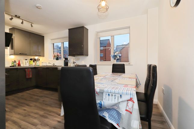 Quayle Court, Kidderminster photo 4