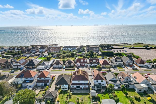 11 Madeira Road, Holland-on-Sea photo 2