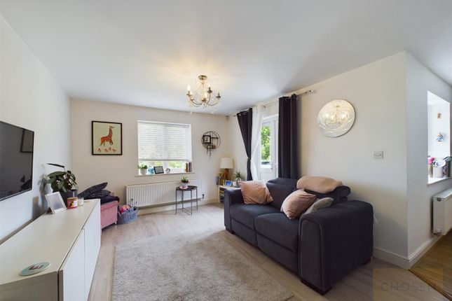 5, Alms Close, Churchdown photo 2