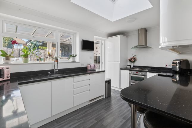 2, Shirley Close, Shoreham-by-Sea photo 2