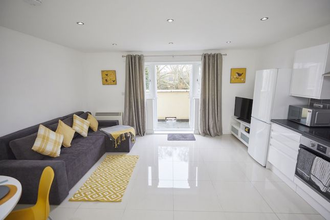 11, Flat  Spireview,, Southampton photo 3