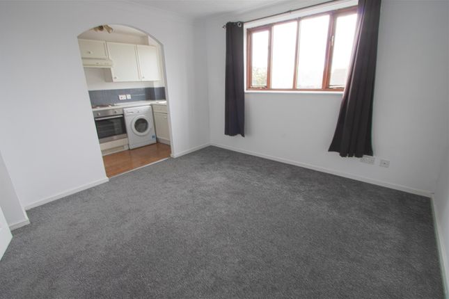 51, Robinia Close, Basildon photo 2