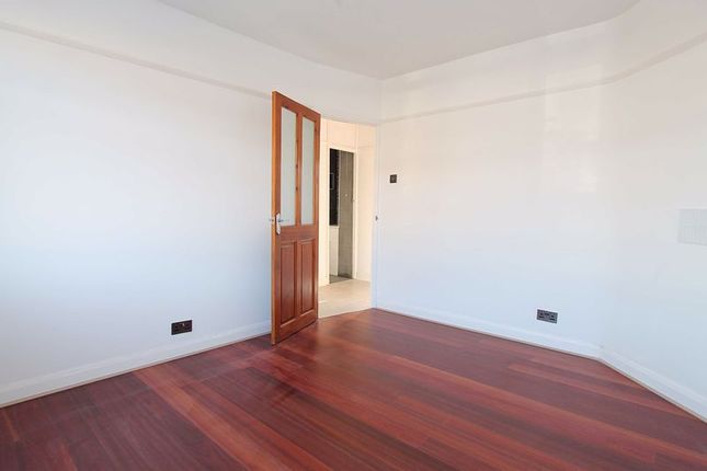 Thumbnail Flat for sale in Willow Tree Lane, Yeading, Hayes