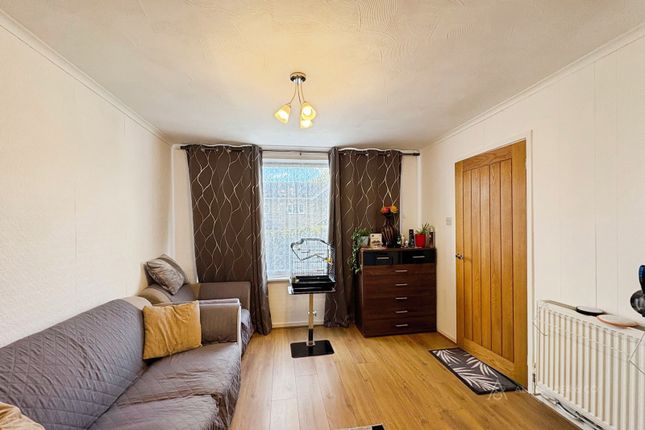 94, Tithe Farm Road, Dunstable photo 5