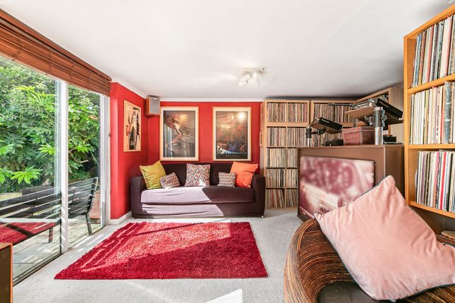 Flat 1, 42, Barrow Road, London photo 4