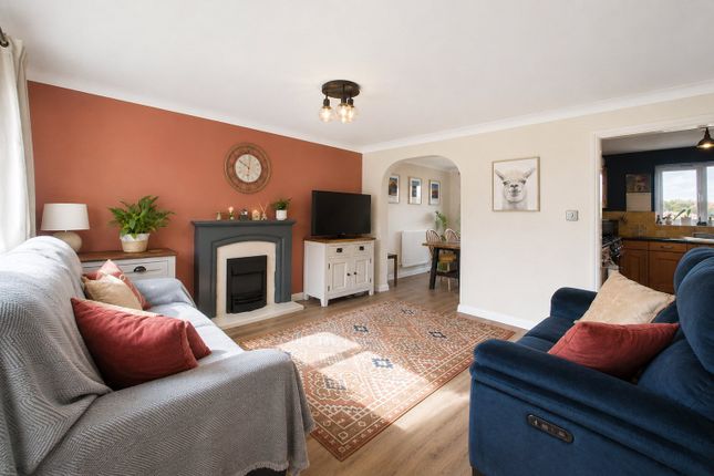 10, Homestead Way, High Peak photo 3