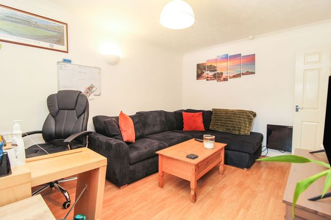 17, The Willows, Bedford photo 3
