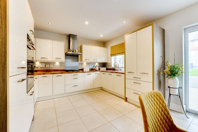 24, Park View, Kettering photo 4