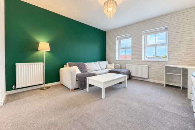 5 Edward Place, Rochford, Essex photo 2