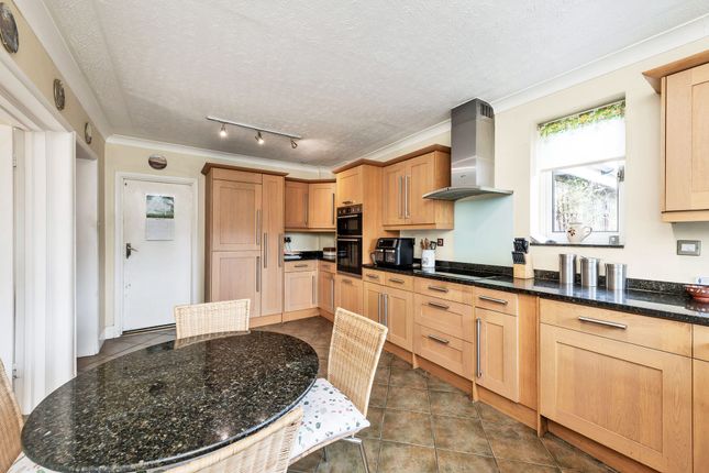 Meadowside, Royston photo 4