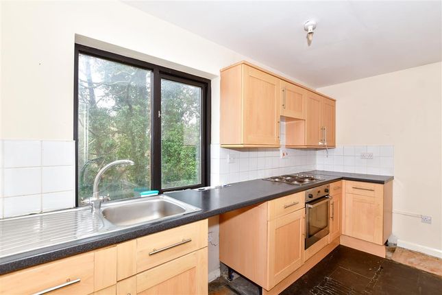 Flat for sale in Buckland Hill, Maidstone, Kent