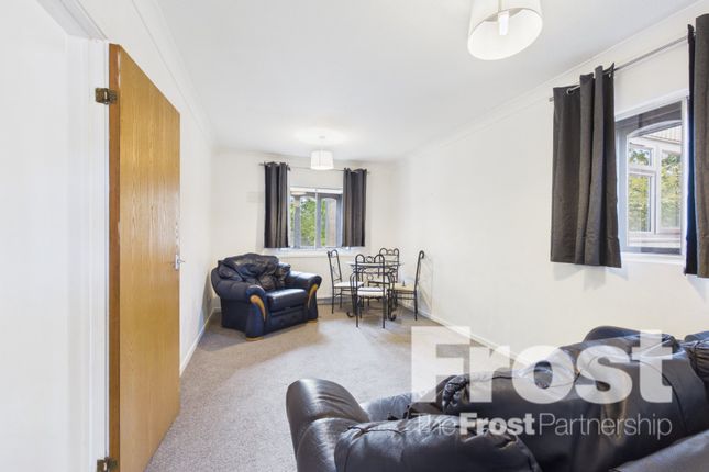 103, Vicarage Way, Berkshire photo 2