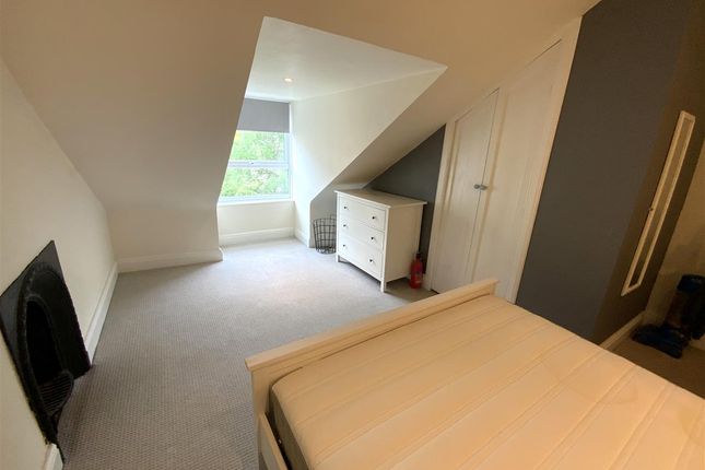 Flat to rent in Alfred Terrace, Hillhead, Glasgow