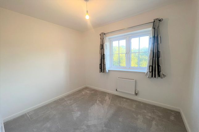 Detached house to rent in Weston Avenue, Broadbridge Heath, Horsham, West Sussex