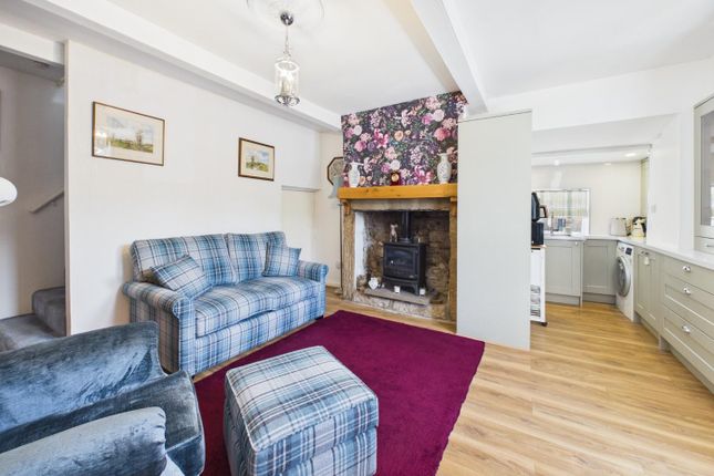 28, Crownest Lane, West Yorkshire photo 3