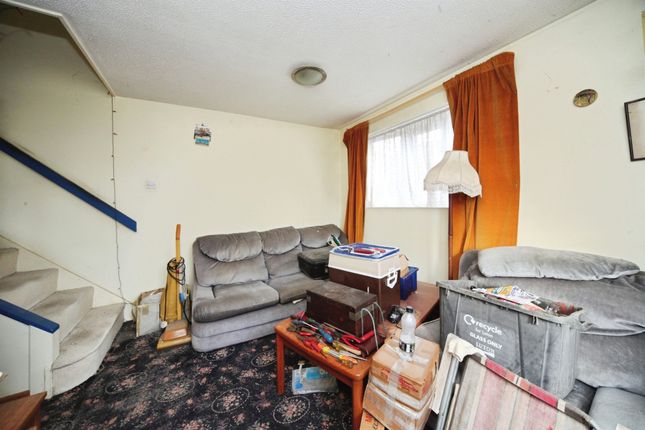 6, Linbridge Way, Luton photo 3