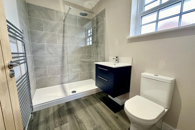 En Suite Shower Room.Jpeg