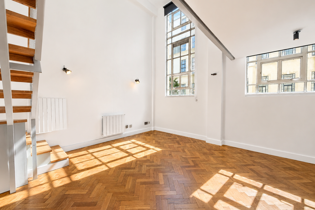 Flat 124, London photo 2