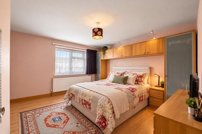 8, Paddington Close, Hayes photo 4