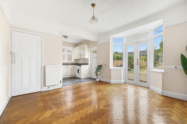 9, Shelley Crescent, Heston photo 4