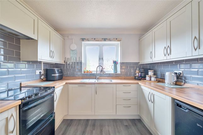7, Whitebeam Grove, Honiton photo 2