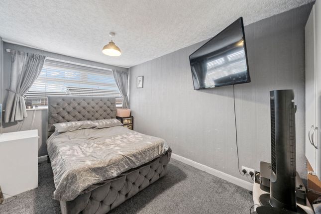 5 Dalton Grove, Wigan photo 4