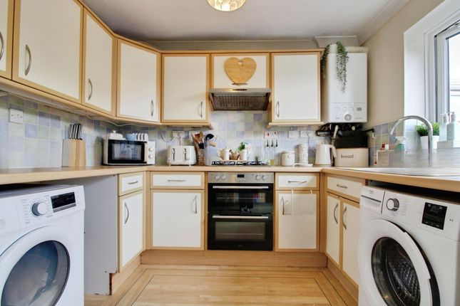 17 Catmint Close, Swindon photo 4