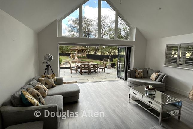 Hillside, Crown Hill, Waltham Abbey photo 4