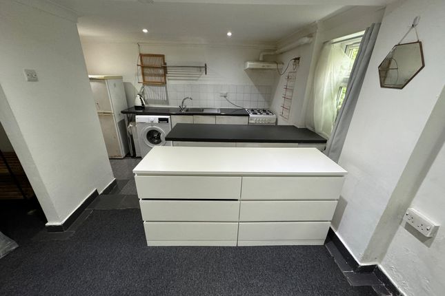 Osbaldeston Road, London photo 3