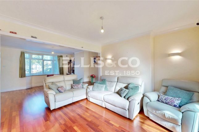 47, St. James Gardens, Wembley photo 3