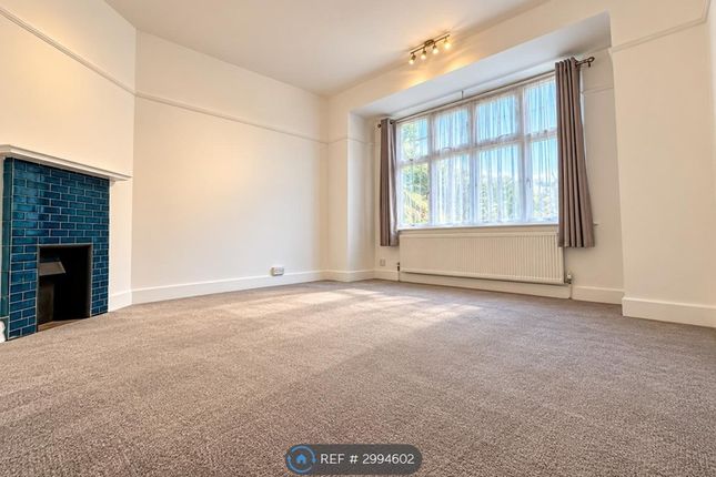 A Radbourne Avenue, London photo 2