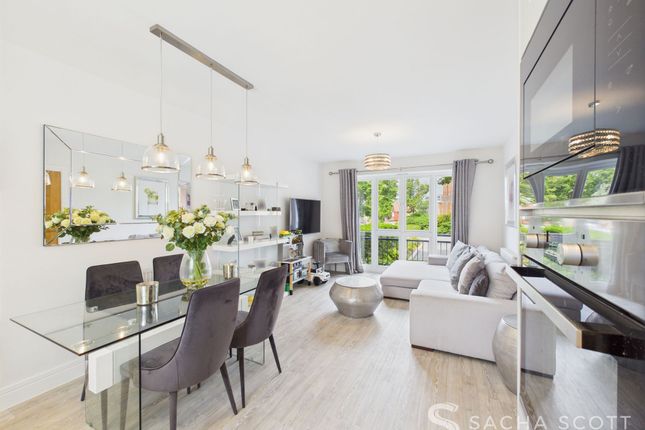 Lounge / Dining Area
