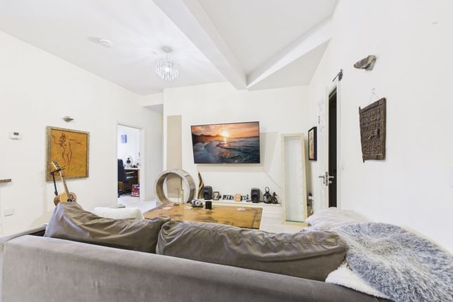 5, Elgin Court, Stonehouse photo 2